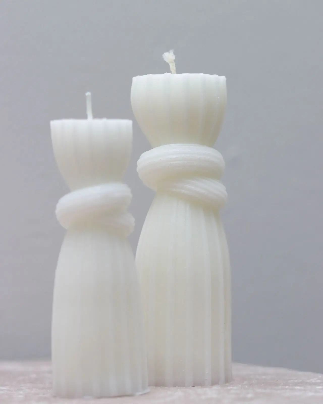 White Knot-shaped Candle.